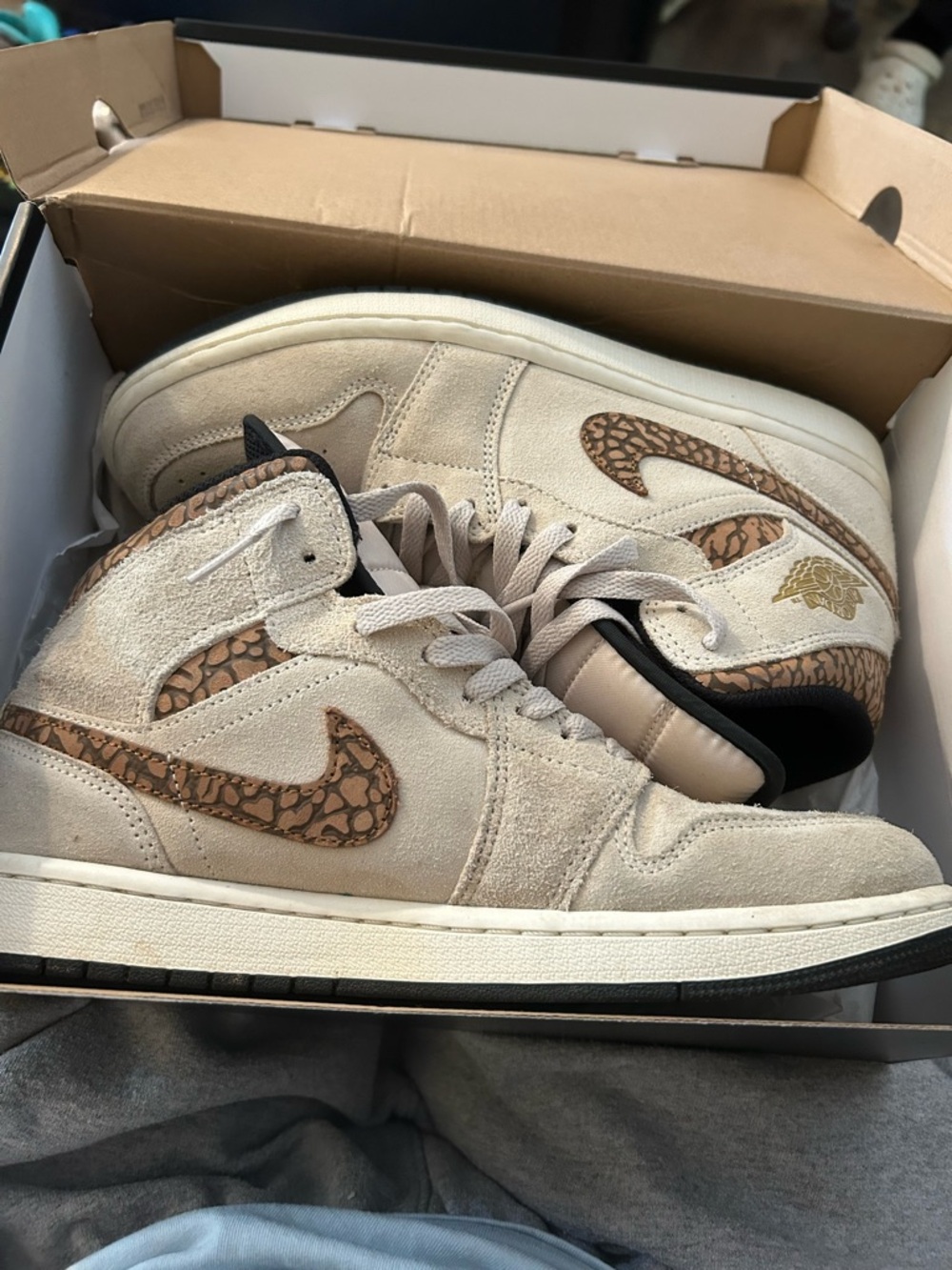 Air Jordan 1 Mid SE 'Brown Elephant
